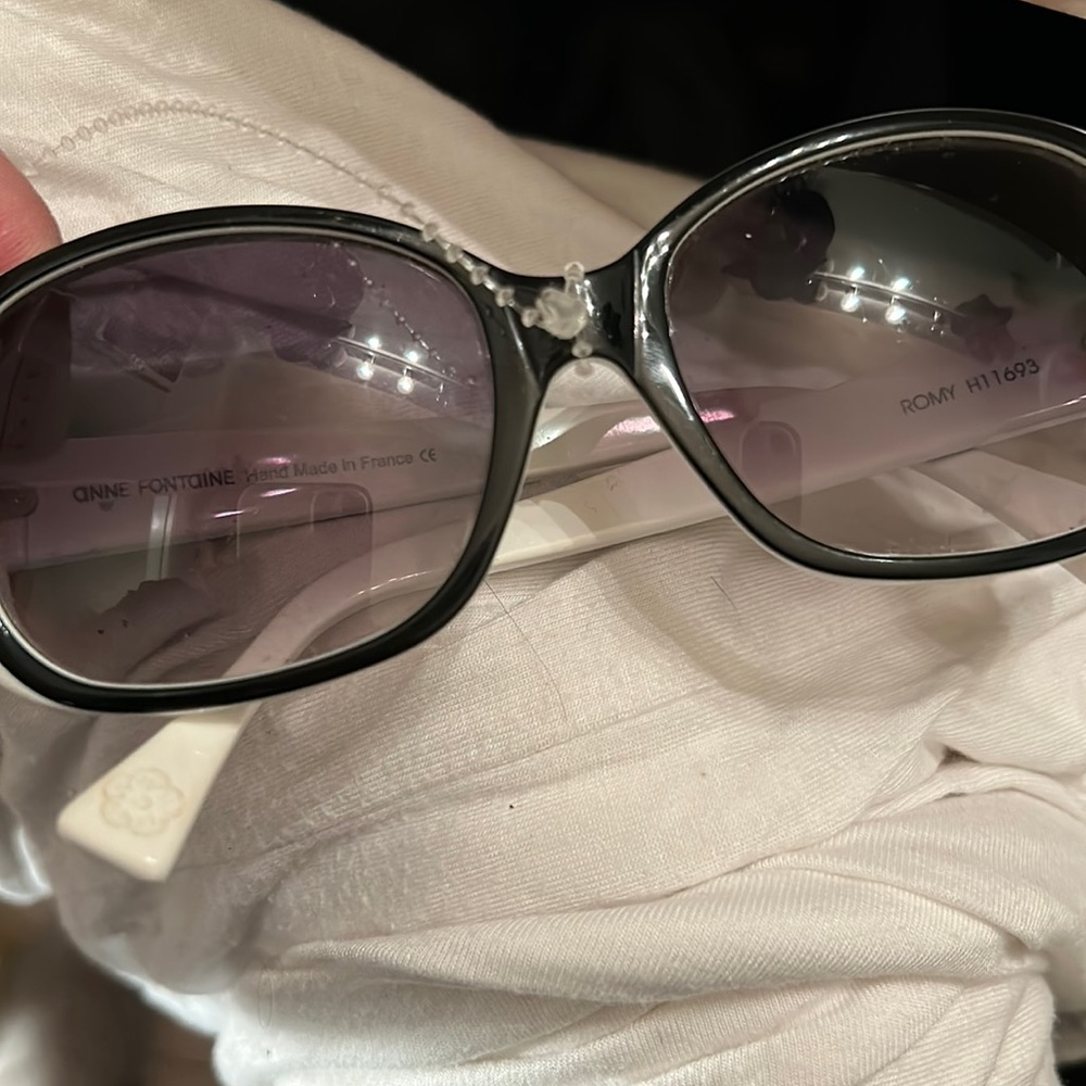 ANNE FONTAINE Paris Comparable to Chanel. ICONIC BLACK/White Sunglasses